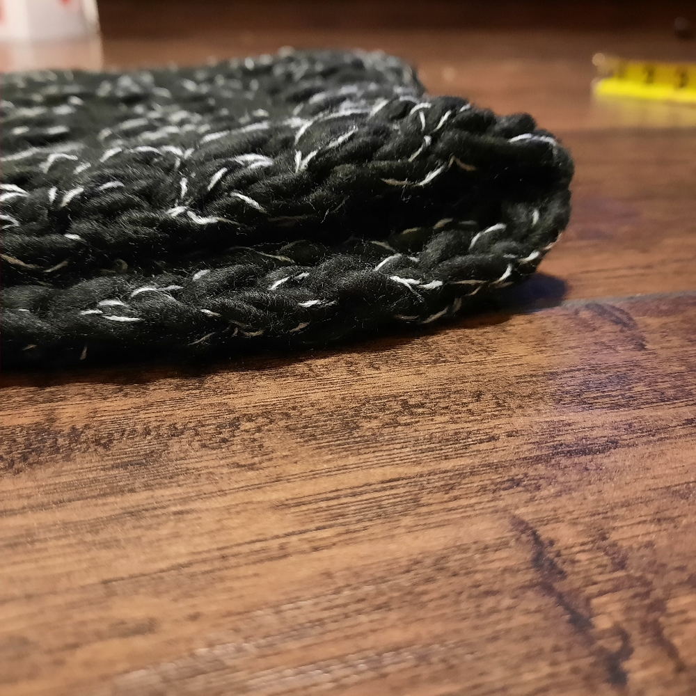 💲Infinity Loop Knit Scarf - Picture 5 of 5